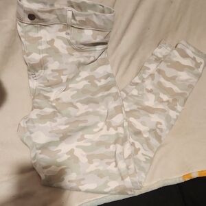 Time and Tru Camouflage Skinny Jeans Style Leggings -Cream and Tan